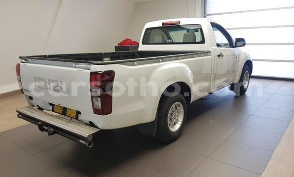 Sayi Na hannu Isuzu KB White Mota in Maseru a Maseru Sayi Na hannu Isuzu KB White Mota in Maseru a Maseru