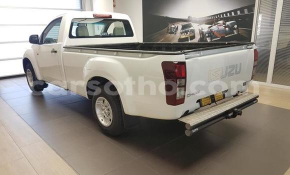 Sayi Na hannu Isuzu KB White Mota in Maseru a Maseru Sayi Na hannu Isuzu KB White Mota in Maseru a Maseru