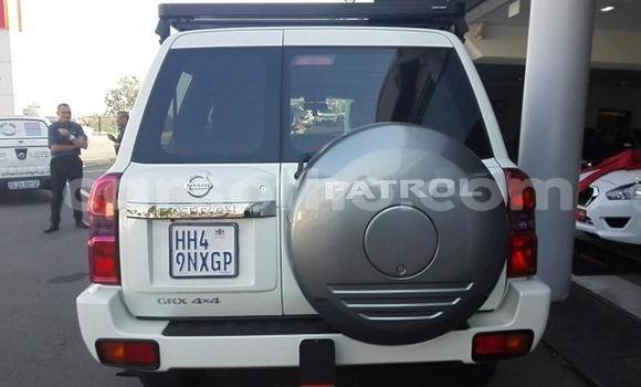 Sayi Na hannu Nissan Patrol White Mota in Maseru a Maseru Sayi Na hannu Nissan Patrol White Mota in Maseru a Maseru