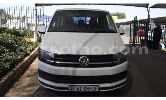 Sayi Na hannu Volkswagen Caravelle White Mota in Mafeteng a Mafeteng Sayi Na hannu Volkswagen Caravelle White Mota in Mafeteng a Mafeteng
