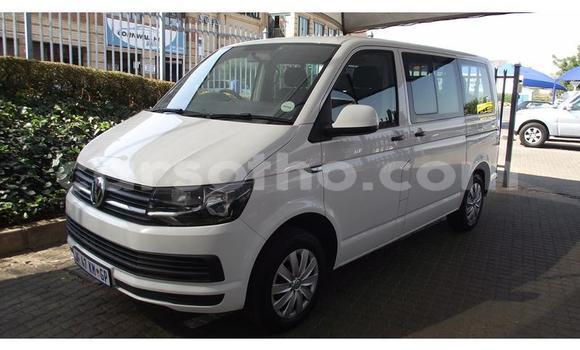 Sayi Na hannu Volkswagen Caravelle White Mota in Mafeteng a Mafeteng Sayi Na hannu Volkswagen Caravelle White Mota in Mafeteng a Mafeteng