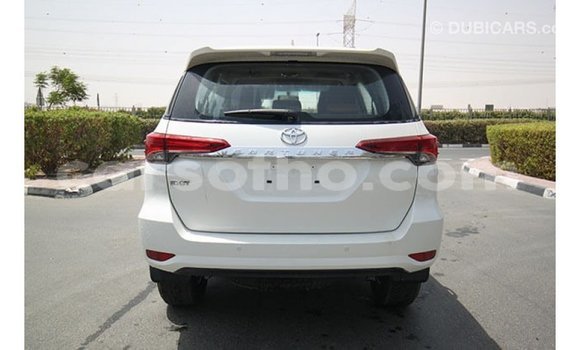 Acheter Import Voiture Toyota Fortuner Blanc à Import - Dubai, Maseru Acheter Import Voiture Toyota Fortuner Blanc à Import - Dubai, Maseru