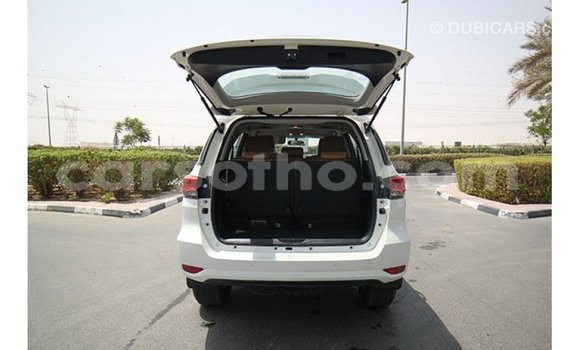 Acheter Import Voiture Toyota Fortuner Blanc à Import - Dubai, Maseru Acheter Import Voiture Toyota Fortuner Blanc à Import - Dubai, Maseru