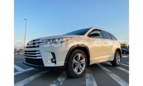 Sayi Imported Toyota Highlander White Mota in Import - Dubai a Maseru Sayi Imported Toyota Highlander White Mota in Import - Dubai a Maseru