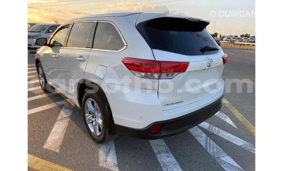 Sayi Imported Toyota Highlander White Mota in Import - Dubai a Maseru Sayi Imported Toyota Highlander White Mota in Import - Dubai a Maseru