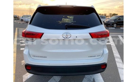 Sayi Imported Toyota Highlander White Mota in Import - Dubai a Maseru Sayi Imported Toyota Highlander White Mota in Import - Dubai a Maseru
