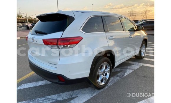 Sayi Imported Toyota Highlander White Mota in Import - Dubai a Maseru Sayi Imported Toyota Highlander White Mota in Import - Dubai a Maseru