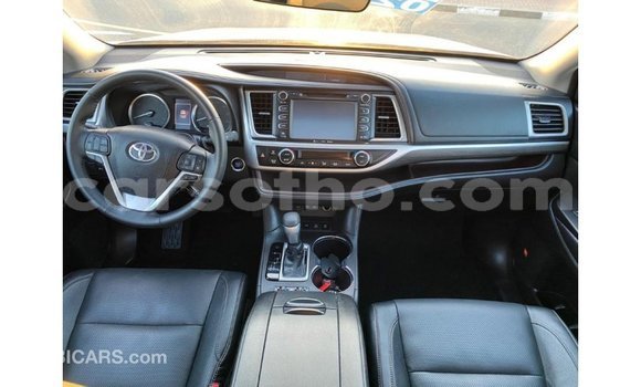 Sayi Imported Toyota Highlander White Mota in Import - Dubai a Maseru Sayi Imported Toyota Highlander White Mota in Import - Dubai a Maseru