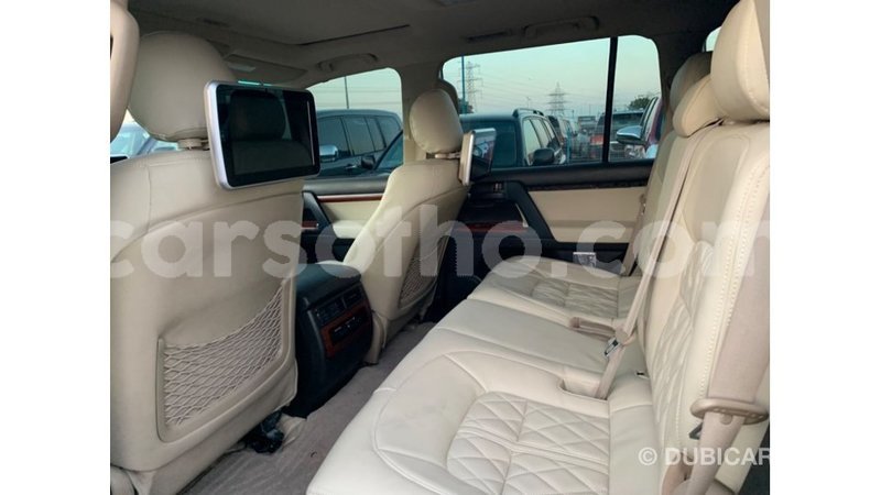 Big with watermark toyota land cruiser maseru import dubai 15980