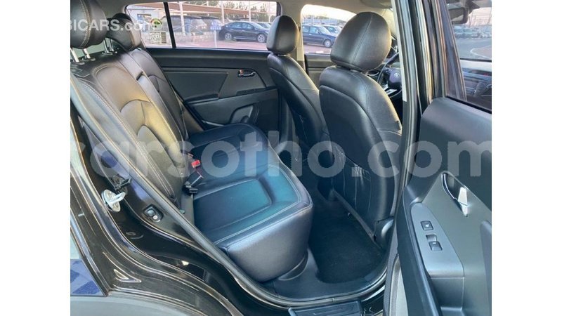 Big with watermark kia sportage maseru import dubai 15981