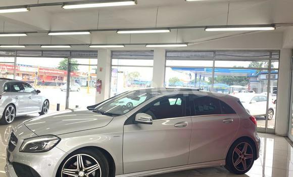 Sayi Na hannu Mercedes-Benz 250 Silver Mota in Maseru a Maseru Sayi Na hannu Mercedes-Benz 250 Silver Mota in Maseru a Maseru