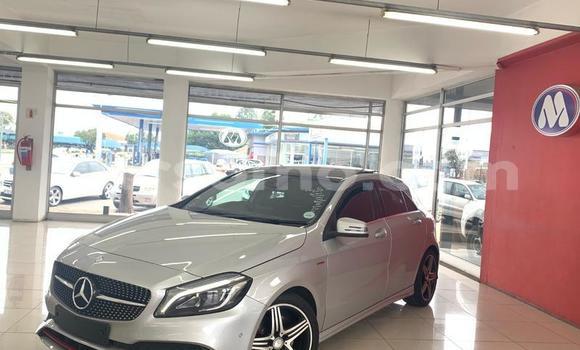 Sayi Na hannu Mercedes-Benz 250 Silver Mota in Maseru a Maseru Sayi Na hannu Mercedes-Benz 250 Silver Mota in Maseru a Maseru