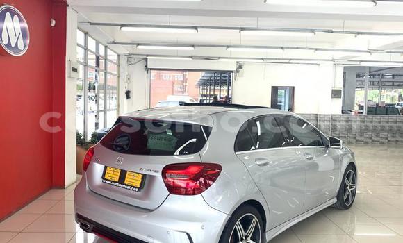 Sayi Na hannu Mercedes-Benz 250 Silver Mota in Maseru a Maseru Sayi Na hannu Mercedes-Benz 250 Silver Mota in Maseru a Maseru