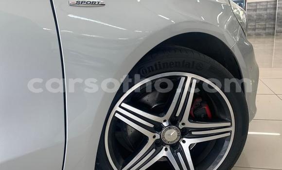 Sayi Na hannu Mercedes-Benz 250 Silver Mota in Maseru a Maseru Sayi Na hannu Mercedes-Benz 250 Silver Mota in Maseru a Maseru