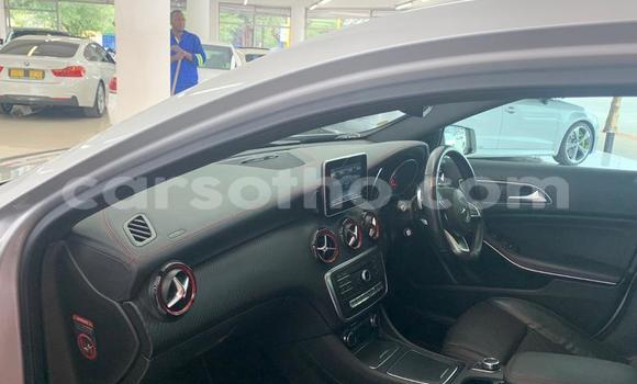 Sayi Na hannu Mercedes-Benz 250 Silver Mota in Maseru a Maseru Sayi Na hannu Mercedes-Benz 250 Silver Mota in Maseru a Maseru