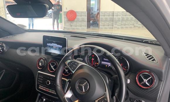 Sayi Na hannu Mercedes-Benz 250 Silver Mota in Maseru a Maseru Sayi Na hannu Mercedes-Benz 250 Silver Mota in Maseru a Maseru