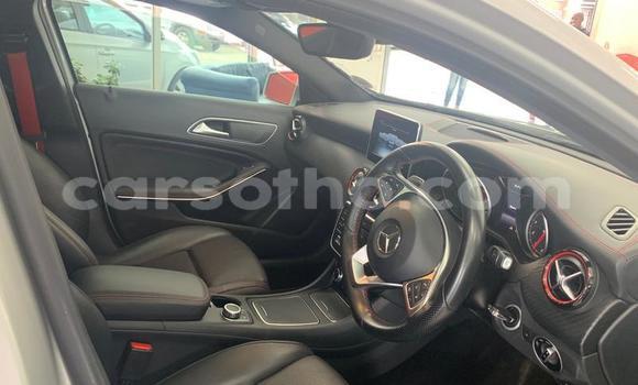 Sayi Na hannu Mercedes-Benz 250 Silver Mota in Maseru a Maseru Sayi Na hannu Mercedes-Benz 250 Silver Mota in Maseru a Maseru