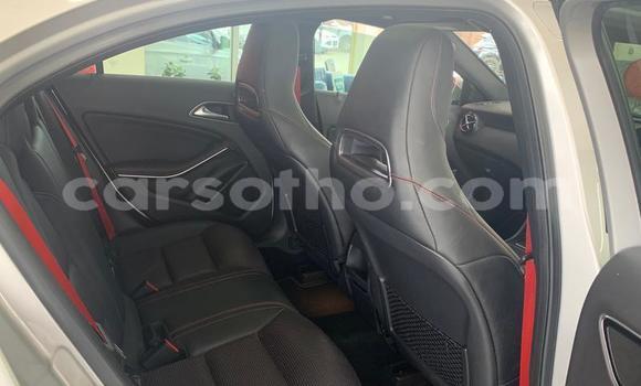 Sayi Na hannu Mercedes-Benz 250 Silver Mota in Maseru a Maseru Sayi Na hannu Mercedes-Benz 250 Silver Mota in Maseru a Maseru