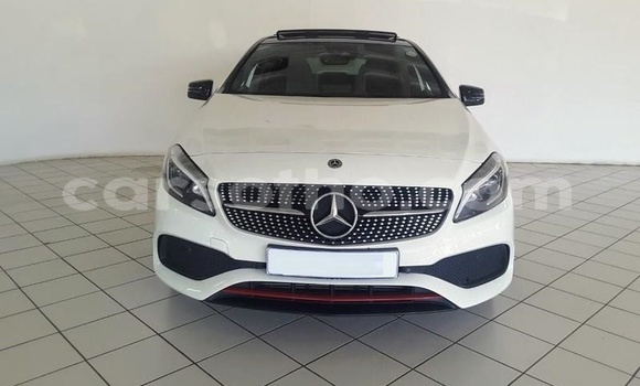 Sayi Na hannu Mercedes-Benz 250 White Mota in Maseru a Maseru Sayi Na hannu Mercedes-Benz 250 White Mota in Maseru a Maseru