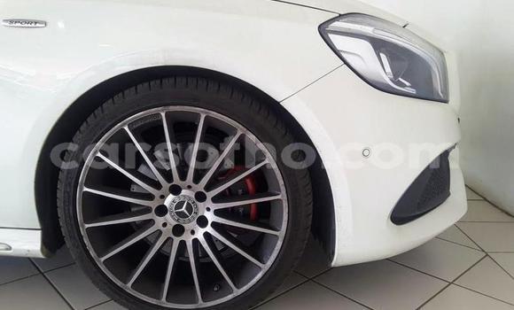 Sayi Na hannu Mercedes-Benz 250 White Mota in Maseru a Maseru Sayi Na hannu Mercedes-Benz 250 White Mota in Maseru a Maseru