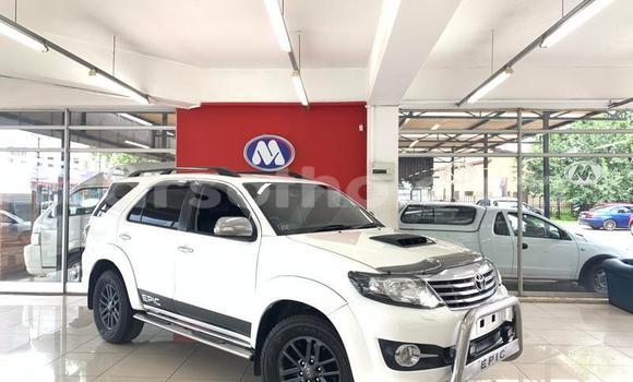 Acheter Occasion Voiture Toyota Fortuner Blanc à Maseru, Maseru Acheter Occasion Voiture Toyota Fortuner Blanc à Maseru, Maseru