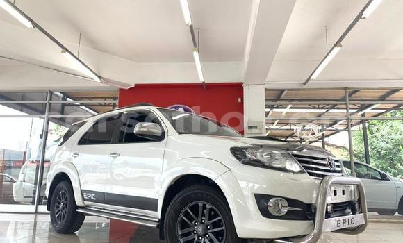 Acheter Occasion Voiture Toyota Fortuner Blanc à Maseru, Maseru Acheter Occasion Voiture Toyota Fortuner Blanc à Maseru, Maseru