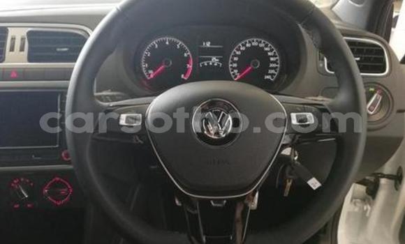 Sayi Na hannu Volkswagen Polo White Mota in Roma a Maseru Sayi Na hannu Volkswagen Polo White Mota in Roma a Maseru