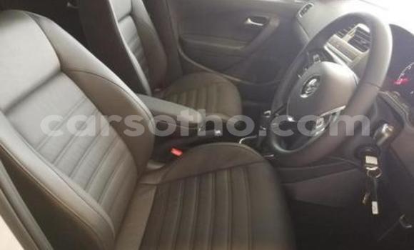 Sayi Na hannu Volkswagen Polo White Mota in Roma a Maseru Sayi Na hannu Volkswagen Polo White Mota in Roma a Maseru