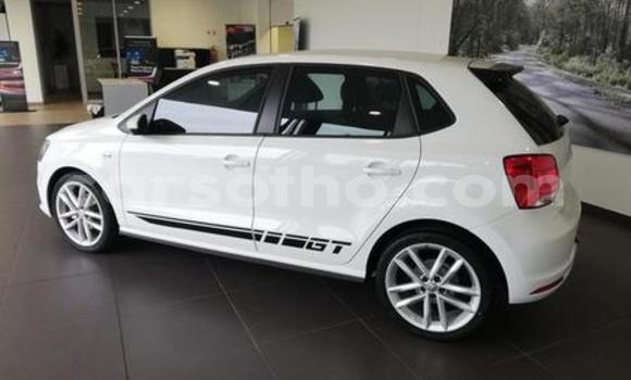 Sayi Na hannu Volkswagen Polo White Mota in Roma a Maseru Sayi Na hannu Volkswagen Polo White Mota in Roma a Maseru