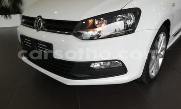 Sayi Na hannu Volkswagen Polo White Mota in Roma a Maseru Sayi Na hannu Volkswagen Polo White Mota in Roma a Maseru