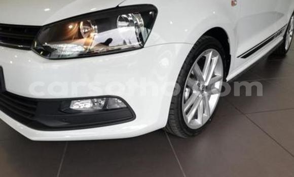 Sayi Na hannu Volkswagen Polo White Mota in Roma a Maseru Sayi Na hannu Volkswagen Polo White Mota in Roma a Maseru