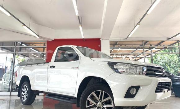 Sayi Na hannu Toyota Hilux White Mota in Maseru a Maseru Sayi Na hannu Toyota Hilux White Mota in Maseru a Maseru