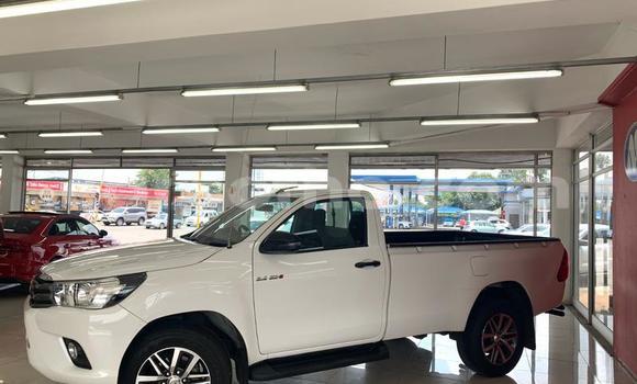 Sayi Na hannu Toyota Hilux White Mota in Maseru a Maseru Sayi Na hannu Toyota Hilux White Mota in Maseru a Maseru