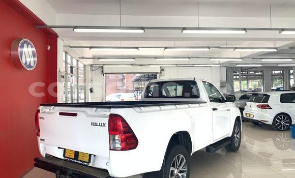 Sayi Na hannu Toyota Hilux White Mota in Maseru a Maseru Sayi Na hannu Toyota Hilux White Mota in Maseru a Maseru