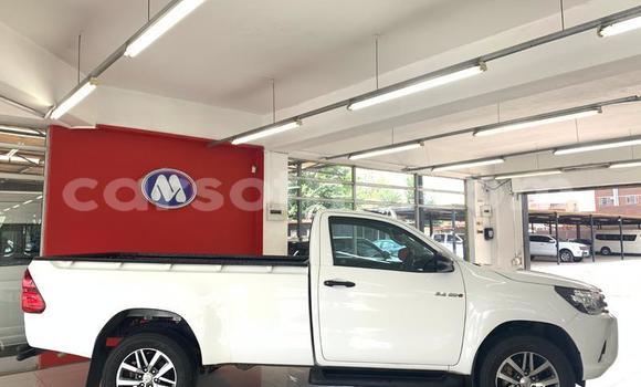Sayi Na hannu Toyota Hilux White Mota in Maseru a Maseru Sayi Na hannu Toyota Hilux White Mota in Maseru a Maseru