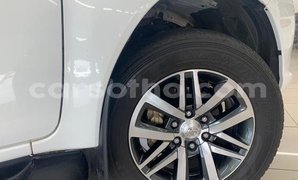 Sayi Na hannu Toyota Hilux White Mota in Maseru a Maseru Sayi Na hannu Toyota Hilux White Mota in Maseru a Maseru