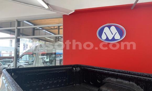 Sayi Na hannu Toyota Hilux White Mota in Maseru a Maseru Sayi Na hannu Toyota Hilux White Mota in Maseru a Maseru