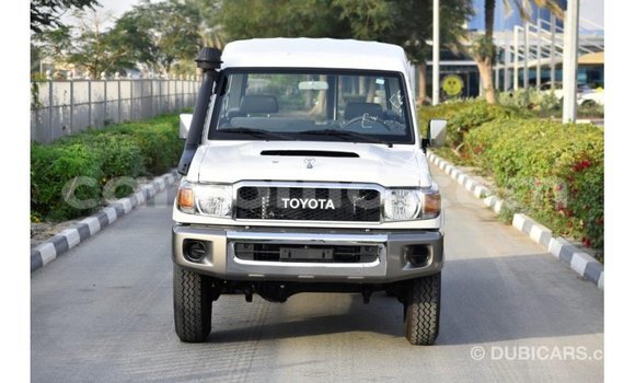 Buy Import Toyota Land Cruiser White Car in Import - Dubai in Maseru Buy Import Toyota Land Cruiser White Car in Import - Dubai in Maseru