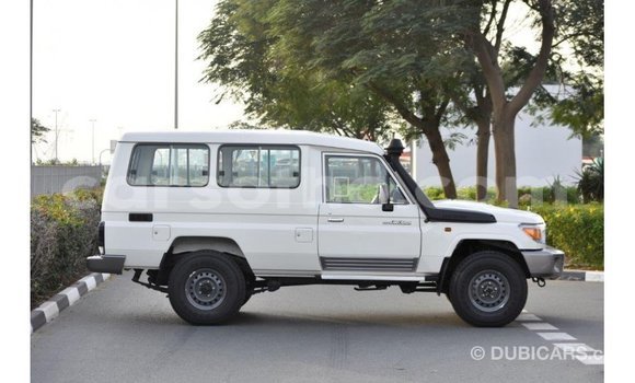 Buy Import Toyota Land Cruiser White Car in Import - Dubai in Maseru Buy Import Toyota Land Cruiser White Car in Import - Dubai in Maseru