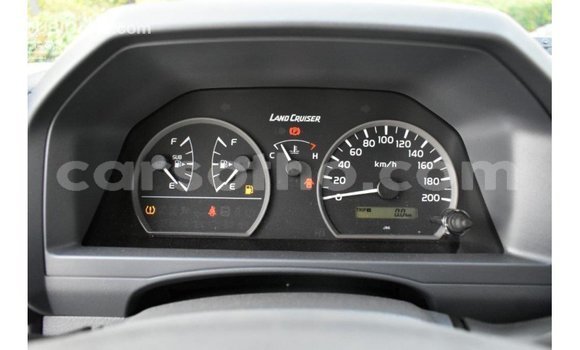 Buy Import Toyota Land Cruiser White Car in Import - Dubai in Maseru Buy Import Toyota Land Cruiser White Car in Import - Dubai in Maseru