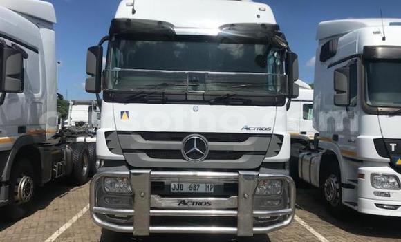 اشتري مستعمل Mercedes‒Benz 2644 White شاحنة في Mohale's Hoek في Mohale's Hoek اشتري مستعمل Mercedes‒Benz 2644 White شاحنة في Mohale's Hoek في Mohale's Hoek