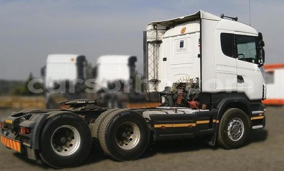 Sayi Na hannu Scania R420 White Babbar mota in Maseru a Maseru Sayi Na hannu Scania R420 White Babbar mota in Maseru a Maseru