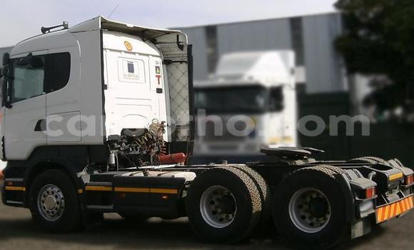 Sayi Na hannu Scania R420 White Babbar mota in Maseru a Maseru Sayi Na hannu Scania R420 White Babbar mota in Maseru a Maseru