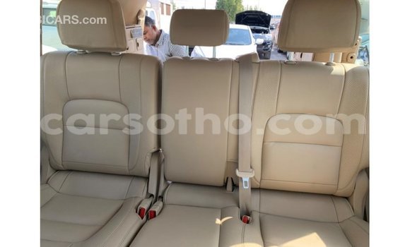 Sayi Imported Toyota Land Cruiser White Mota in Import - Dubai a Maseru Sayi Imported Toyota Land Cruiser White Mota in Import - Dubai a Maseru