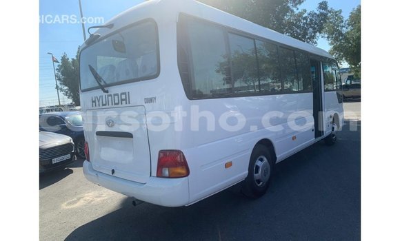 Sayi Imported Hyundai Accent White Mota in Import - Dubai a Maseru Sayi Imported Hyundai Accent White Mota in Import - Dubai a Maseru