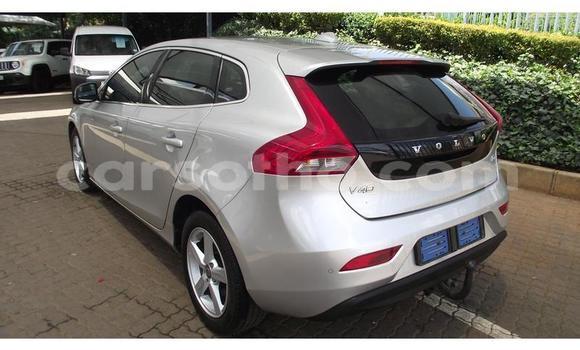 Sayi Na hannu Volvo S40 Silver Mota in Maseru a Maseru Sayi Na hannu Volvo S40 Silver Mota in Maseru a Maseru