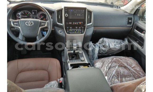 اشتري Imported Toyota Land Cruiser White سيارة في Import - Dubai في Maseru اشتري Imported Toyota Land Cruiser White سيارة في Import - Dubai في Maseru