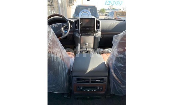 اشتري Imported Toyota Land Cruiser White سيارة في Import - Dubai في Maseru اشتري Imported Toyota Land Cruiser White سيارة في Import - Dubai في Maseru