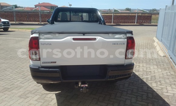 اشتري مستعمل Toyota Hilux White سيارة في Mohale's Hoek في Mohale's Hoek اشتري مستعمل Toyota Hilux White سيارة في Mohale's Hoek في Mohale's Hoek