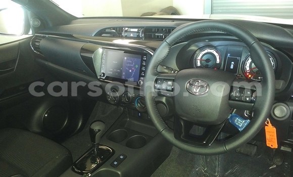 اشتري مستعمل Toyota Hilux White سيارة في Mohale's Hoek في Mohale's Hoek اشتري مستعمل Toyota Hilux White سيارة في Mohale's Hoek في Mohale's Hoek